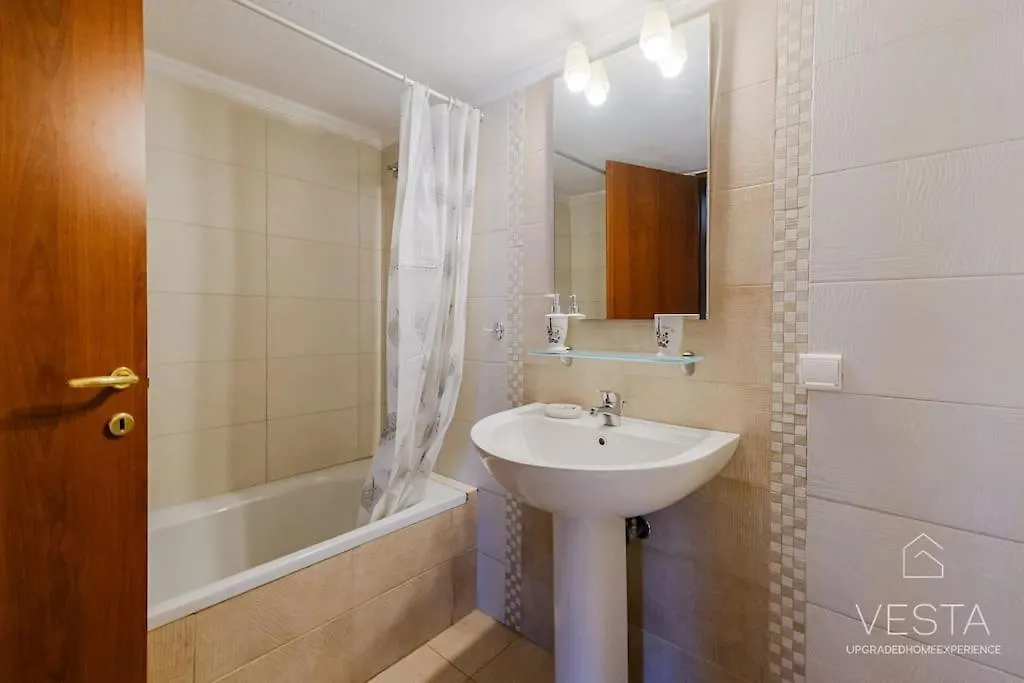 Early Bird 2-Bdrm Apartment, Vesta Philoxenia Thessaloniki 0*,  Greece